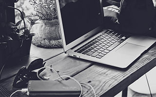 王俊凯被曝与经纪人不正当关系曝光，亲密照成焦点，更多黑料揭露