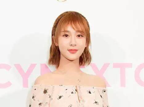 短发女神_郑爽短发造型_女明星个性短发图片大全